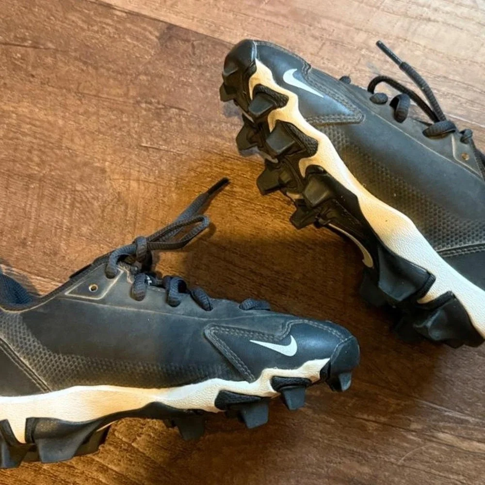 Nike Alpha Menace 4 Shark Youth Football Cleats Size 11C Black Molded Cleats